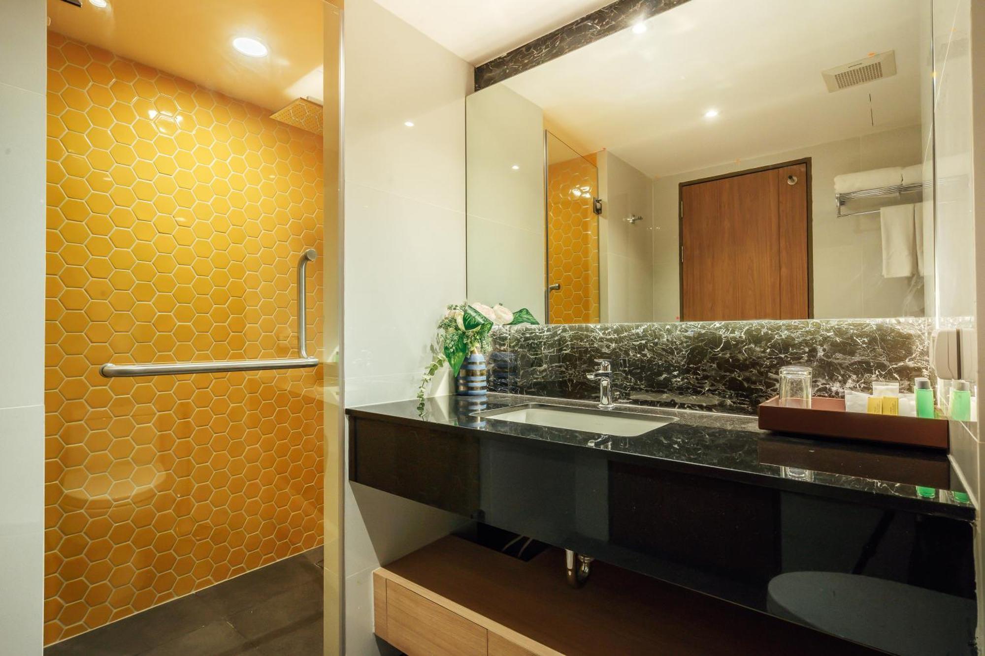 Montana Bangkok Hotel & Residence Экстерьер фото